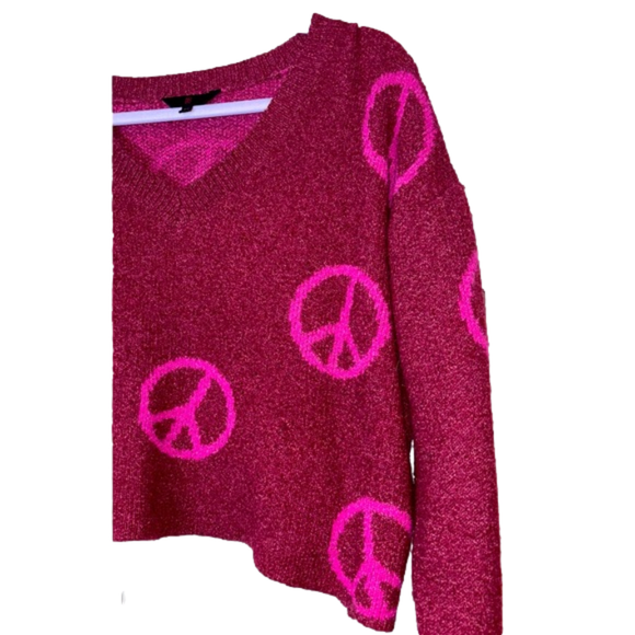 Nobo Peace Print Cropped Lightweight V-Neck Sweater - Picture 7 of 9